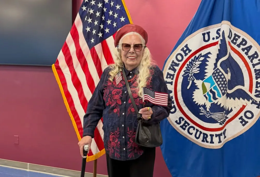 Joni Mitchell Sworn In as a U.S. Citizen, Capping ‘a Journey That Began 62 Years Ago’