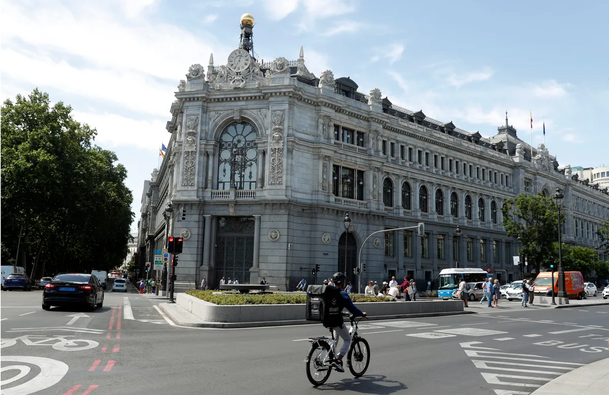 La deuda pública alcanza un nuevo máximo de 1,76 billones en junio, aunque su peso sobre el PIB sigue cayendo
