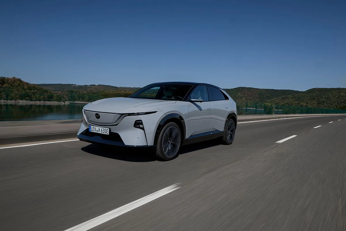 A eletrificação ao estilo japonês presente no Mazda CX-6e