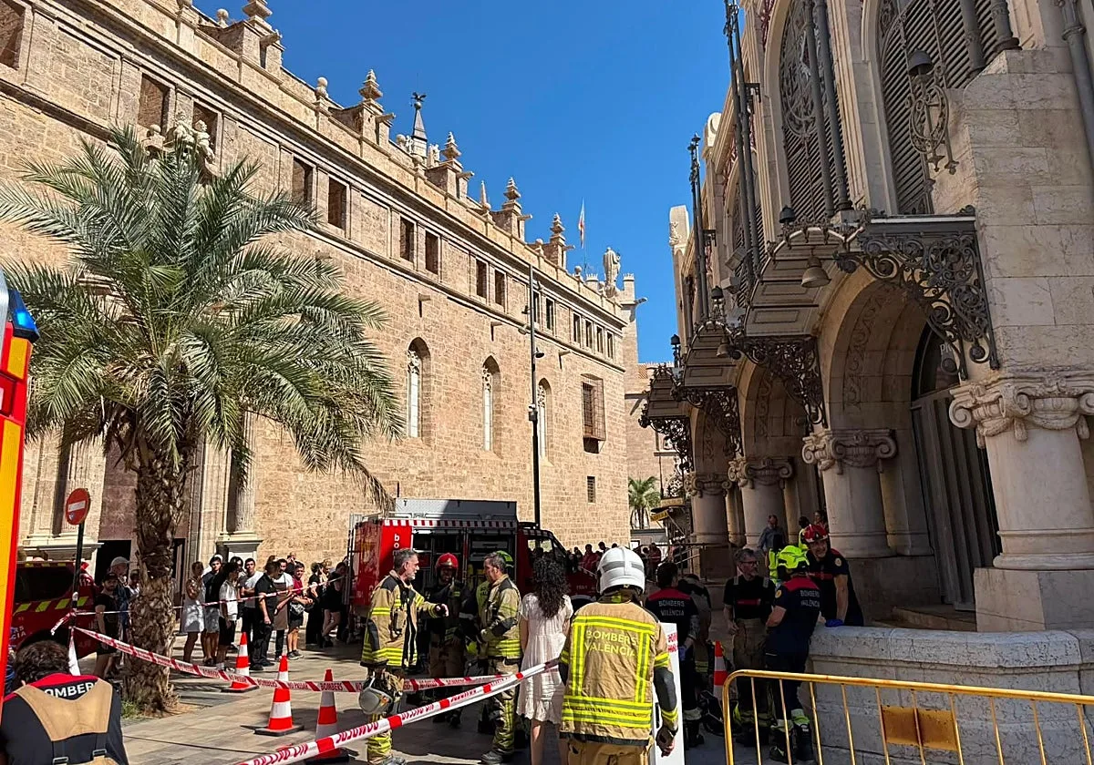 Un incendio obliga a desalojar el Mercado Central de Valencia
