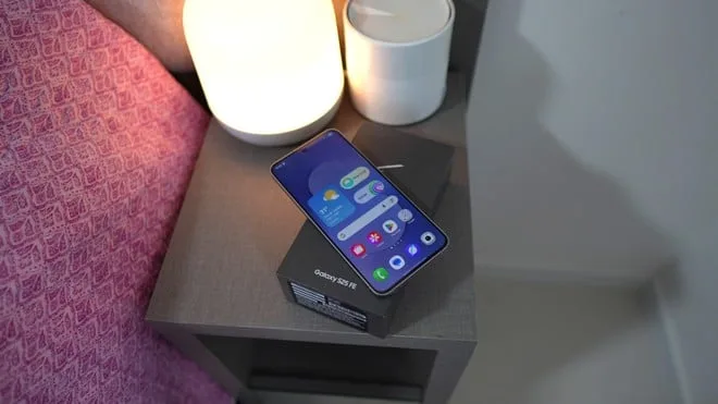 Rei do custo-benefício! Galaxy S25 FE aparece em oferta com cupom de desconto