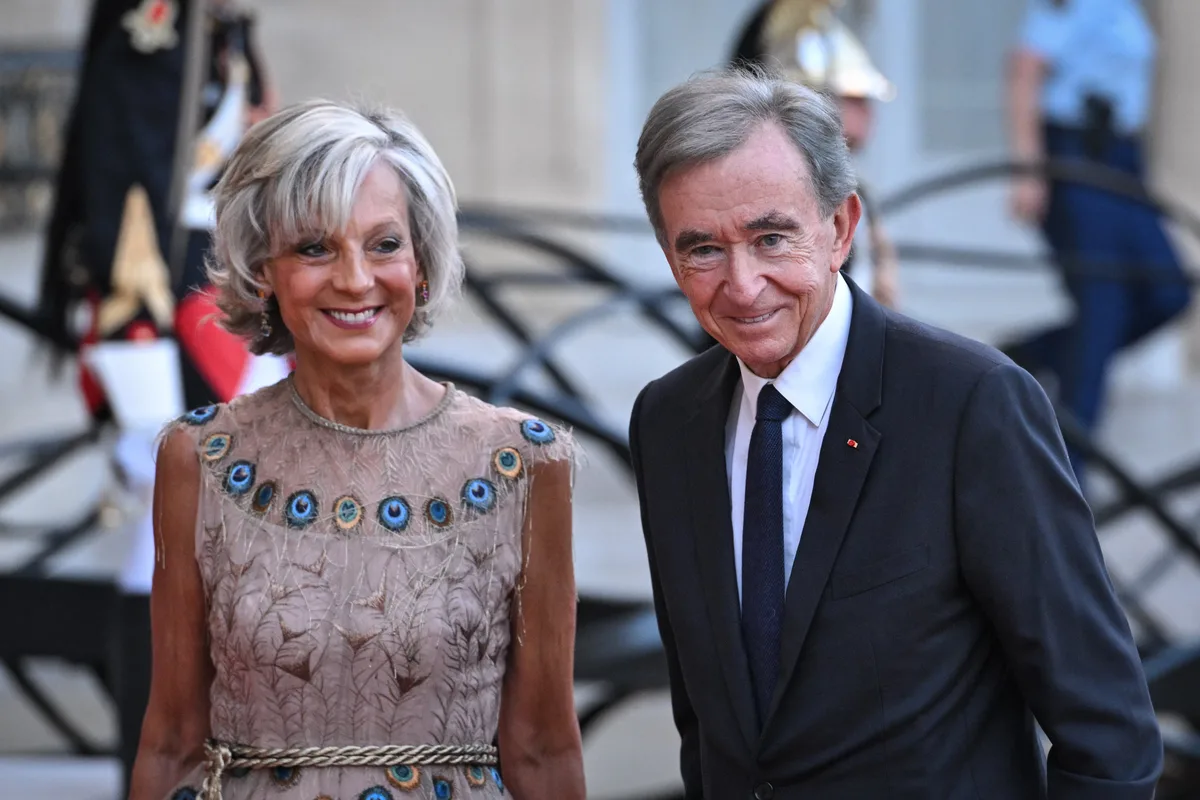 El multimillonario Arnault, fundador de LVMH, sale del top 10 de los más ricos después de permanecer desde 2017