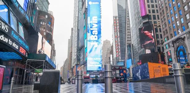 Tiros são ouvidos na Times Square, ponto turístico em Nova York, nos EUA