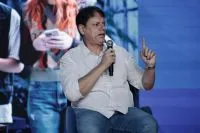 Tarcísio aposta em antipetismo para campanha de Flávio