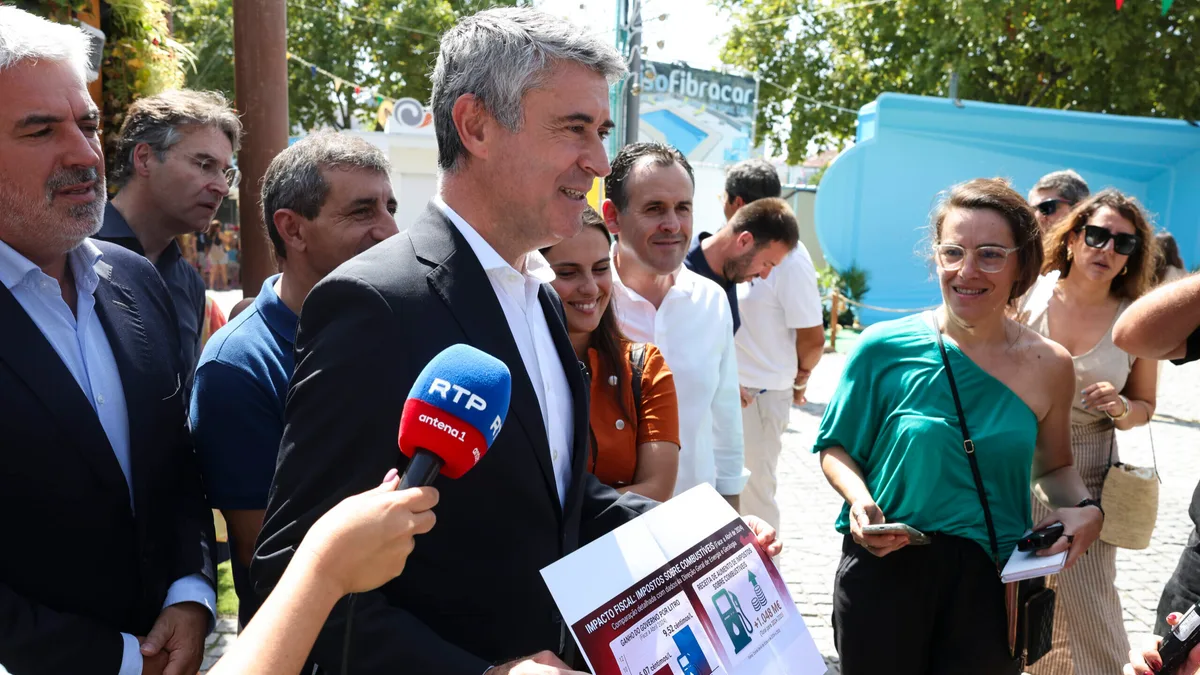 Carneiro acusa Chega de fazer jogo político com IVA dos combustíveis