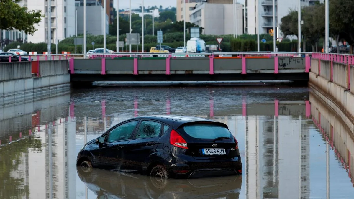 Bronca en València por el envío del ES-Alert con las calles ya anegadas de agua