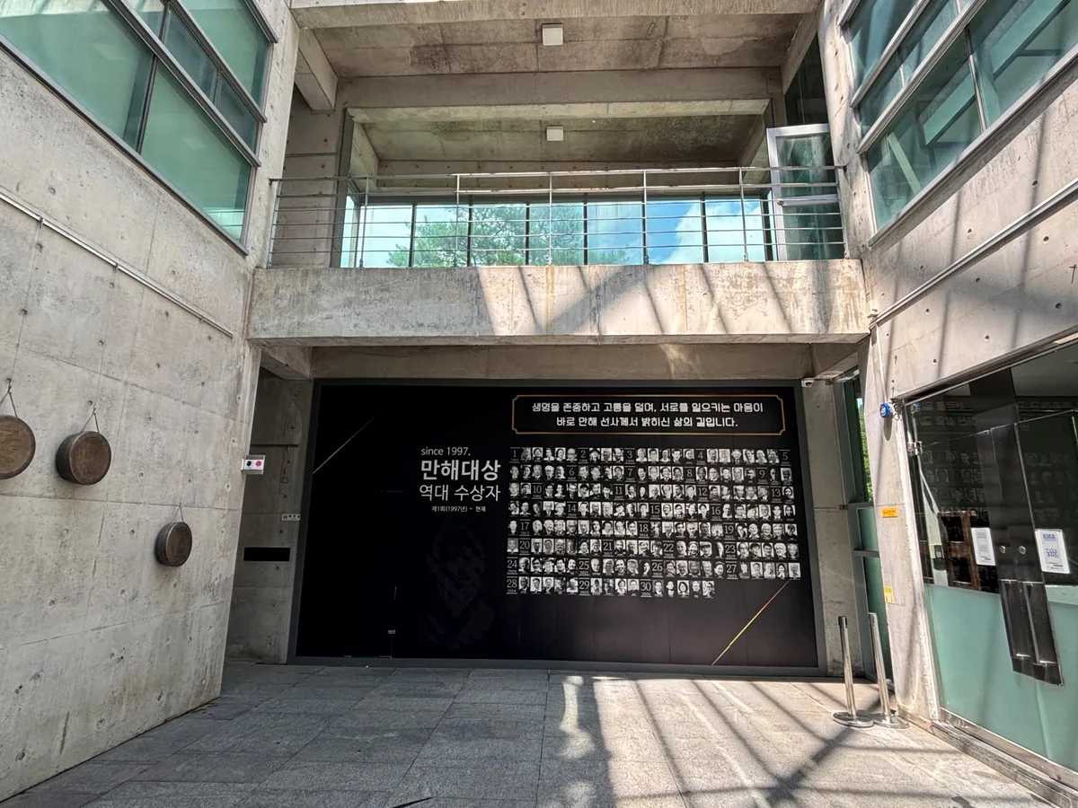 33國 155명… 국경·인종·종교 넘어선 ‘울타리 없는 상’