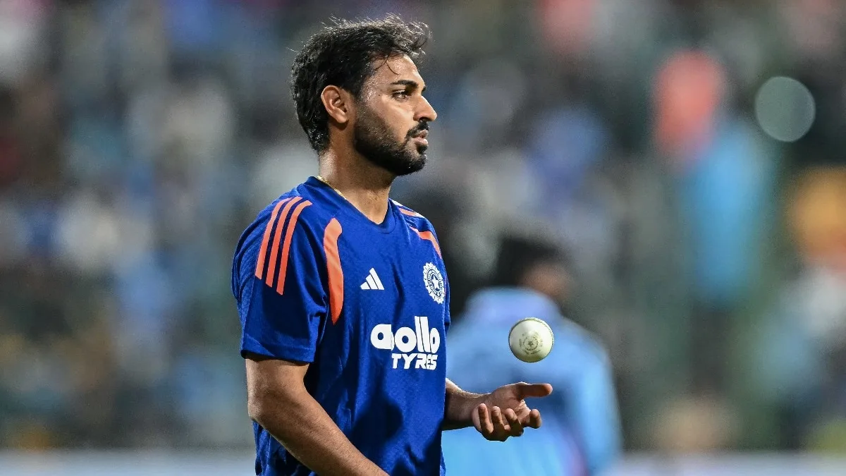 RCB boy Bhuvneshwar Kumar makes India return in decider as Chinnaswamy erupts