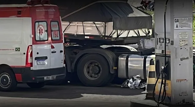 Homem deita para descansar embaixo de carreta e morre atropelado