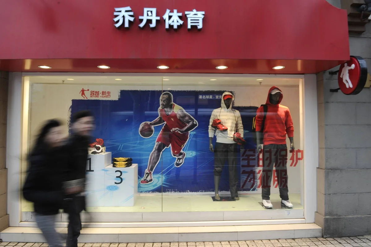 Como uma empresa que imitou a marca Jordan driblou a Nike na China