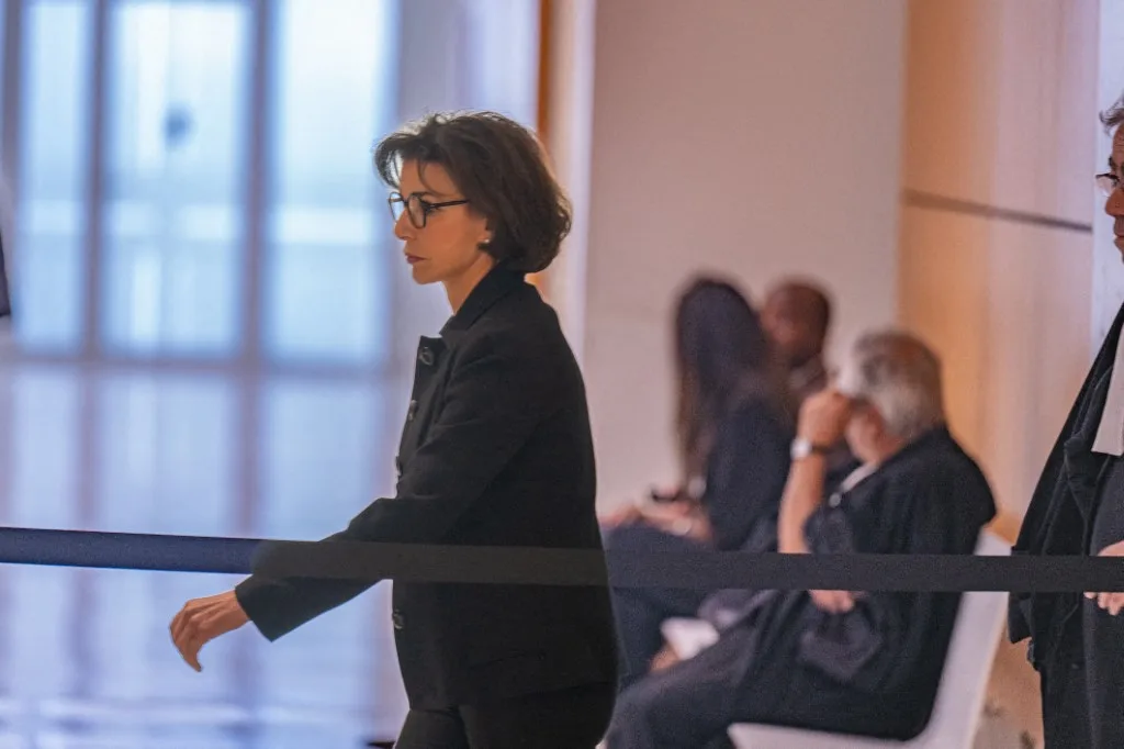 "Elle veut quitter ce tribunal la tête haute" : le procès Dati commence pour de bon, malgré les manoeuvres de ses avocats