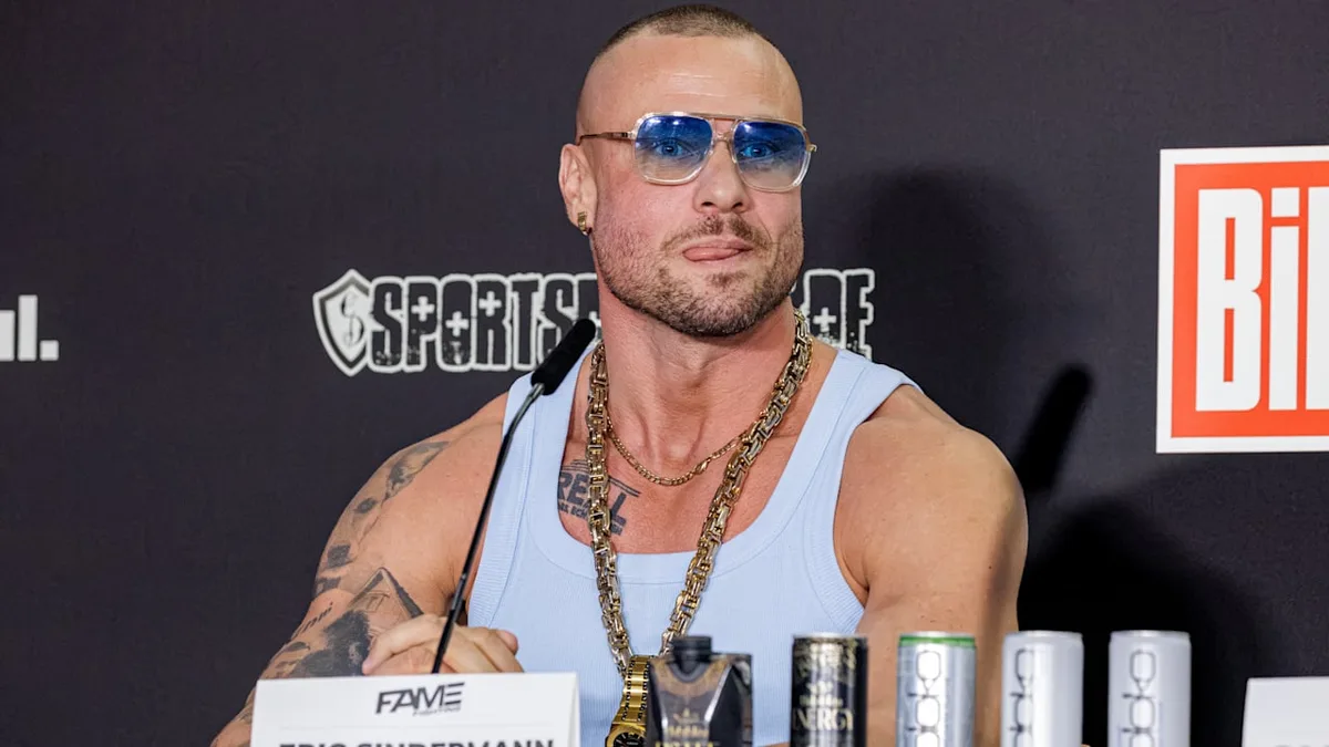 Sogar auf der Stirn? - Fame Fighter muss mit Tattoo von TV-Bauer boxen