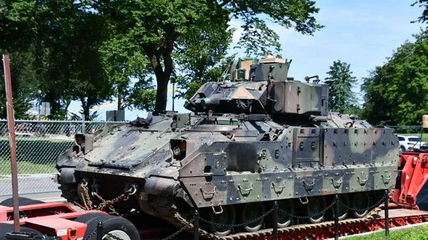 US to Ship Bradleys to Ukraine Missing Key Parts?
