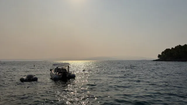 Autoridades alertam habitantes e turistas para incêndio na ilha de Brač