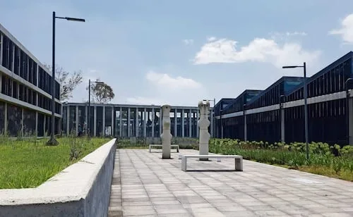 Bodega Nacional: años de retraso y a doble costo
