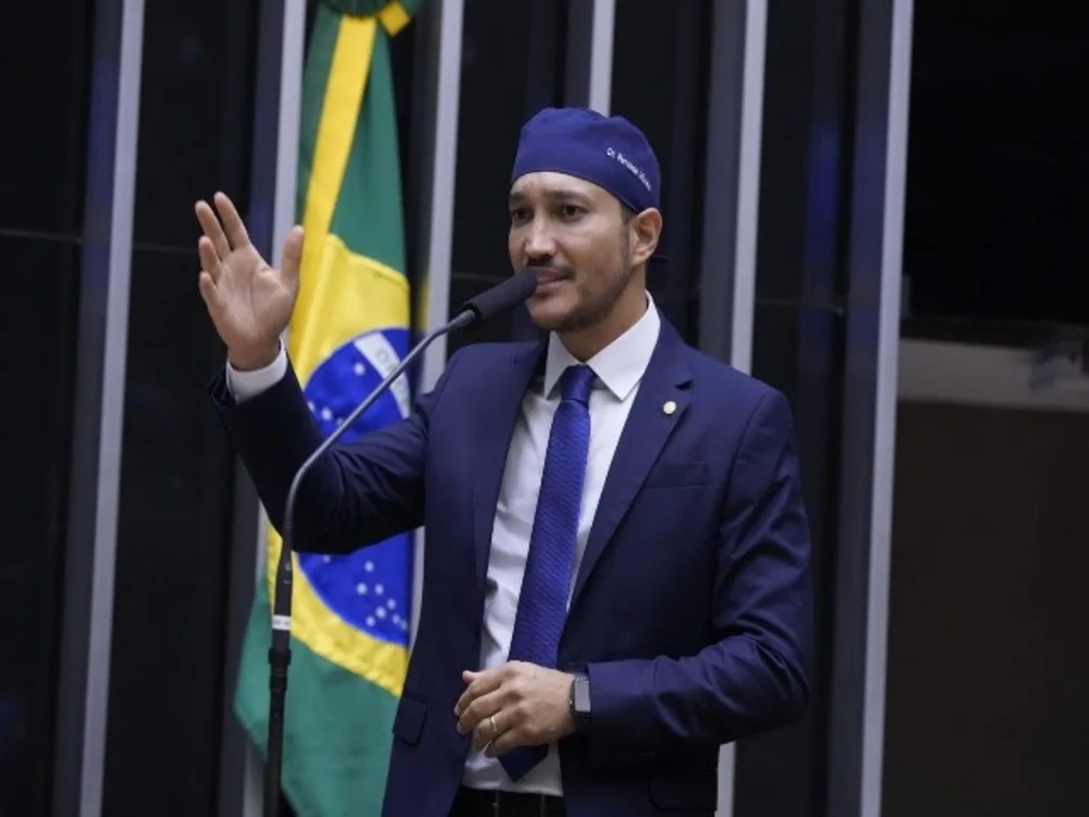 Médico na linha de frente da pandemia, Fernando Máximo disputa o Senado por Rondônia