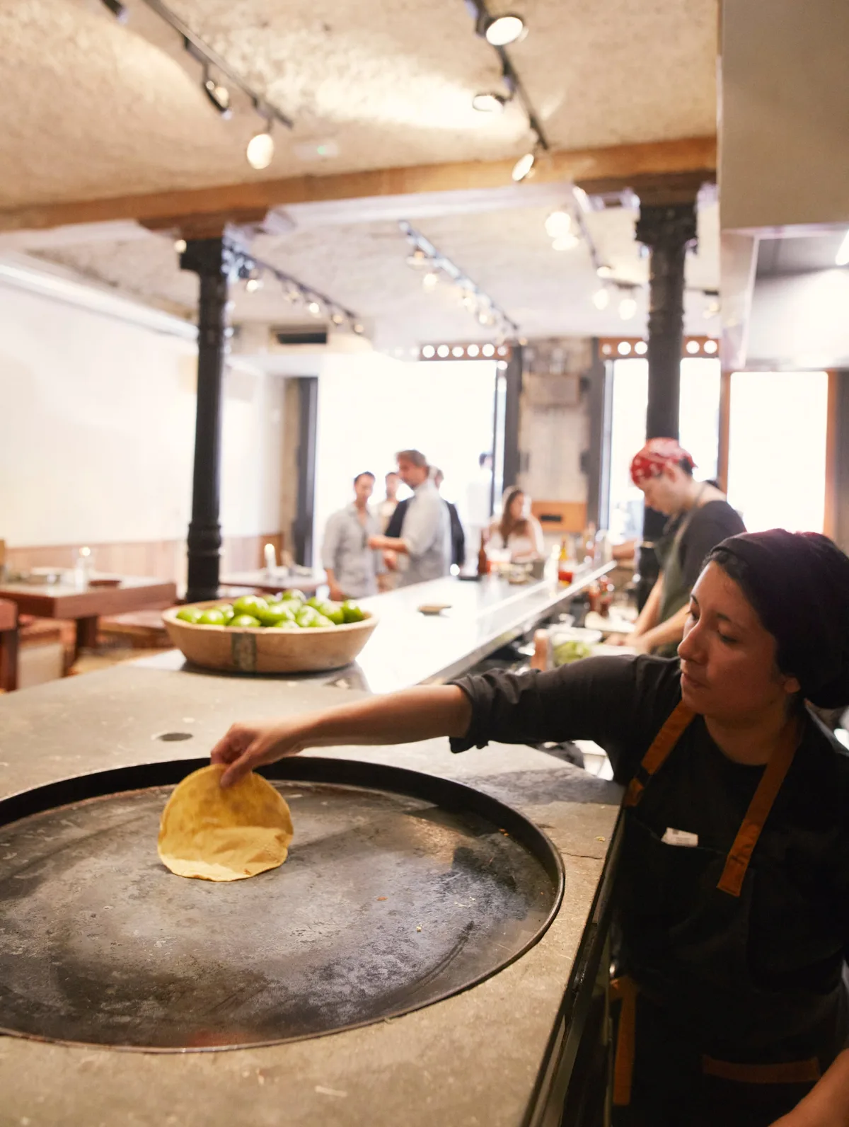 Abre en Madrid La Once Mil, única taquería en el mundo con estrella Michelin