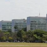 Rede social de agente público em ano eleitoral: o que a lei realmente veda
