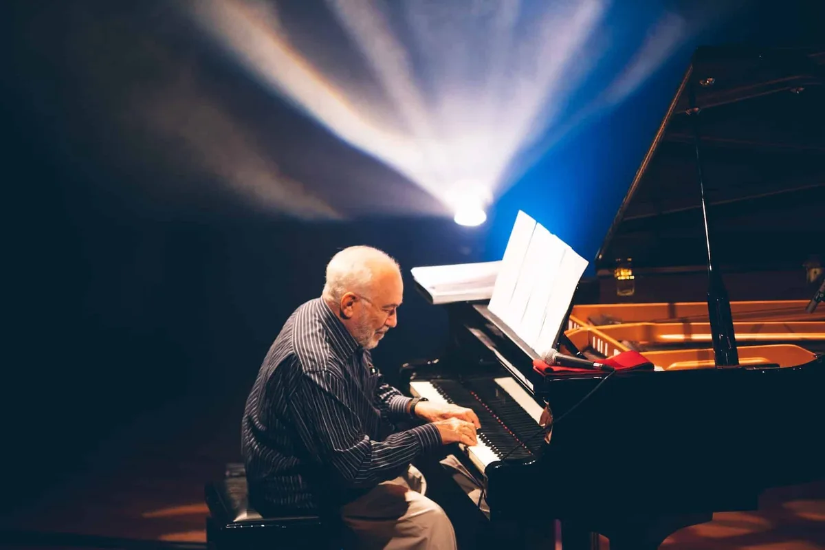 Amilton Godoy, o pianista do Zimbo Trio, comemora 85 anos com show em São Paulo
