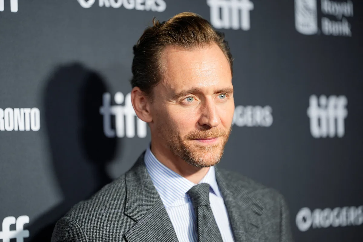 Tom Hiddleston habló sobre la paternidad: “Es el papel más importante que desempeñaré jamás”