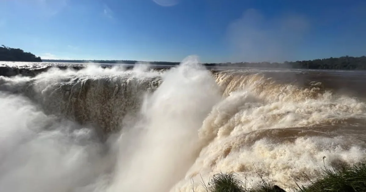 Cierran por 40 días la Garganta del Diablo ante una crecida histórica del río por «El Niño»: ¿Qué pasa con Iguazú?