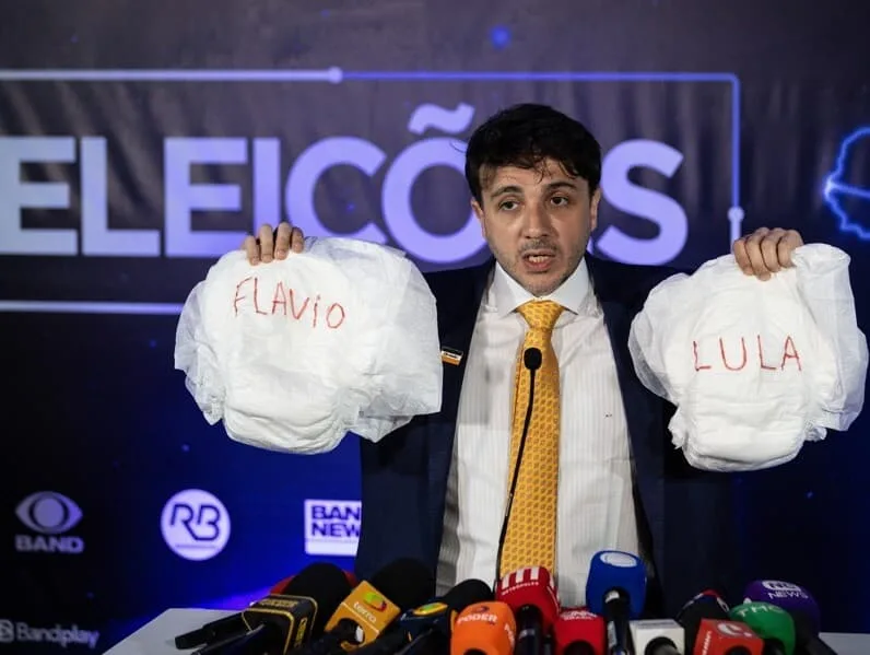 Renan leva fraldas para Lula e Flávio; Caiado chama dupla de "fujões"