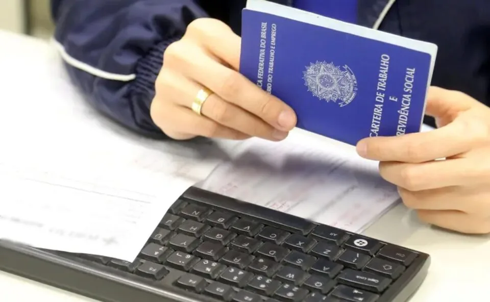 Quer emprego? Mutirão oferece mais de 16,5 mil vagas e serviços gratuitos no Cajuru, em Curitiba