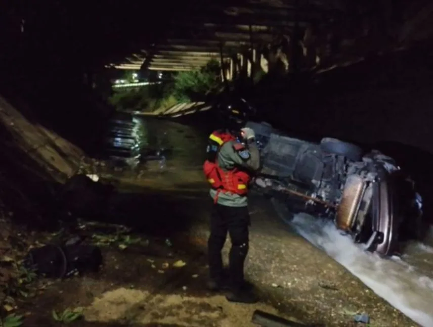Fallece conductora tras caer al río Guaire en autopista Gran Cacique Guaicaipuro