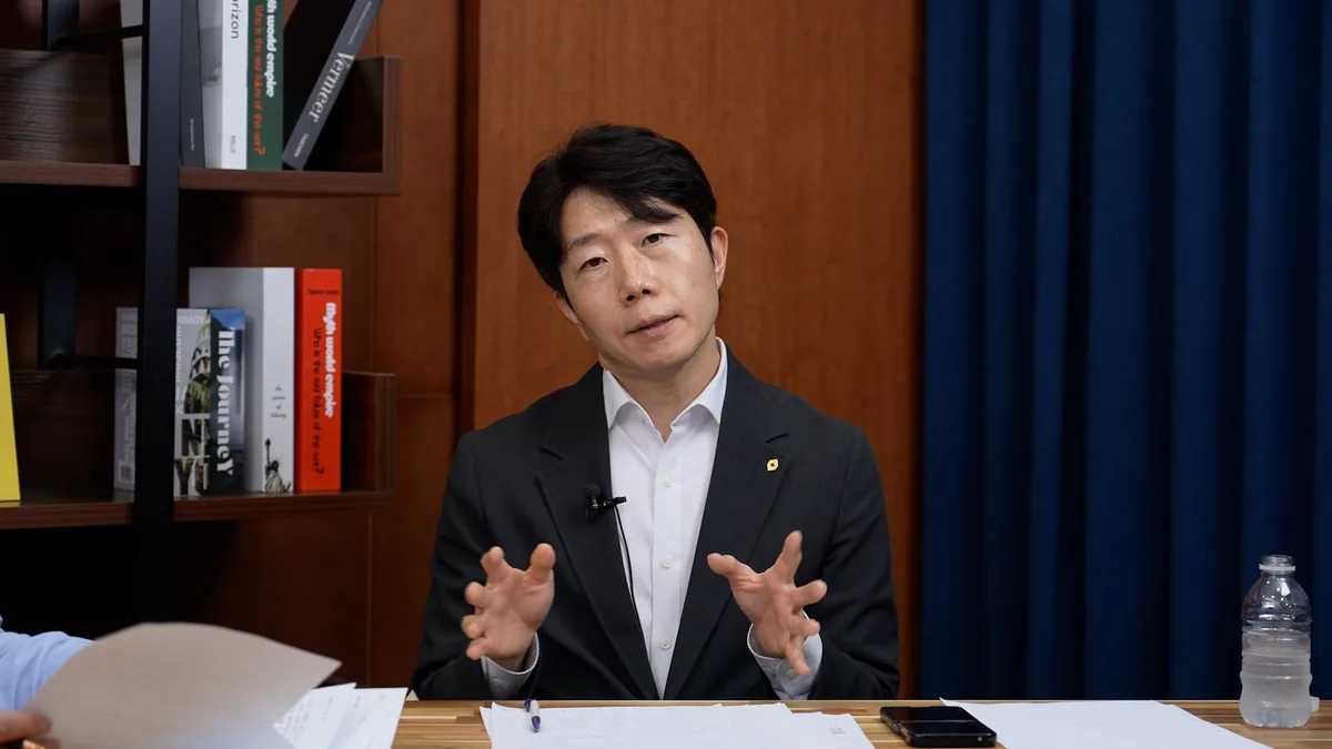 문남중 “흔들리지 마라, AI 혁명 이제 겨우 4년째.. 2034년까지 계속 오를 것”