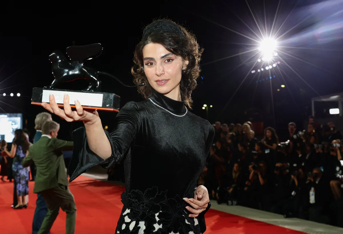 Islamic Republic State Media Attacks Venice Prize-Winner Lelah Marzban Over Women’s Rights Speech