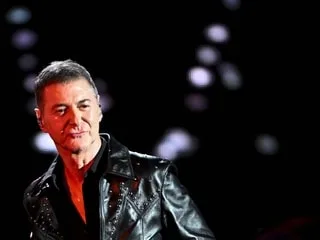 Cet album d’Étienne Daho a déclenché une polémique dès le jour de sa sortie : retour sur l’histoire derrière sa pochette