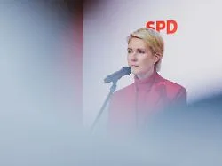 "Bereit, Arbeit fortzusetzen": Schwesig will Gespräche mit Linken und Grünen führen