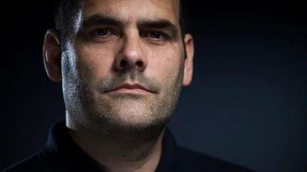 "Le fait que je parle ouvertement du cancer, cela aide des gens" : le journaliste Matthieu Lartot raconte comment la maladie a transformé sa vie
