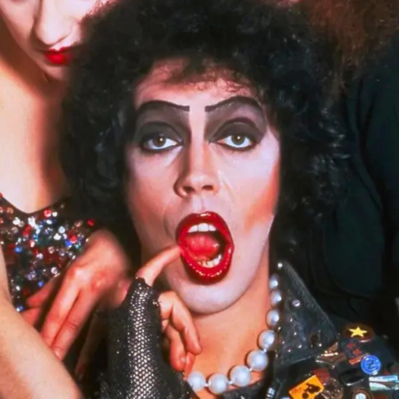 Actualité : Tim Curry : 8 films avec l'acteur culte à voir ou revoir en streaming