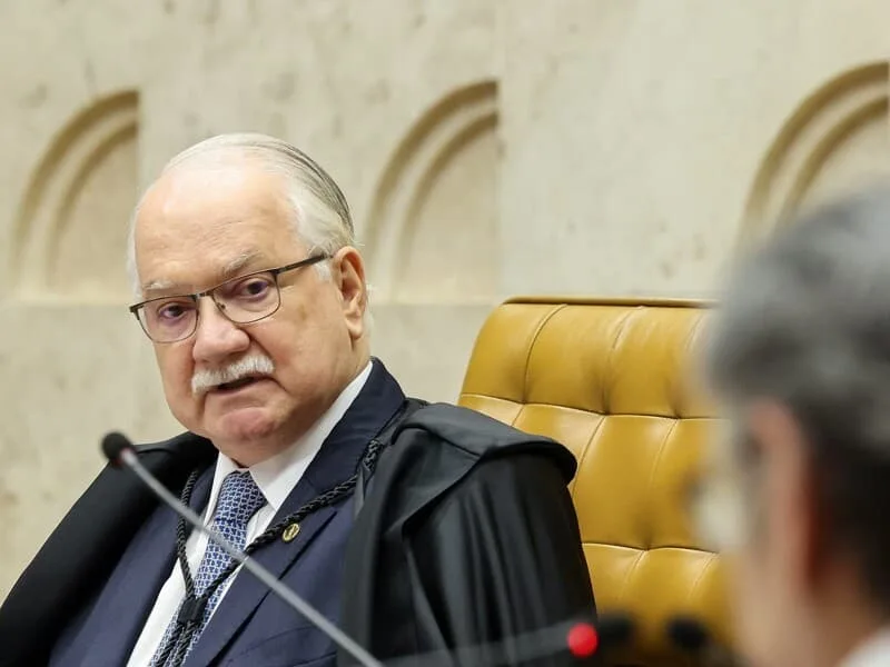 Fachin adia sessão do STF que julgaria atuação de Mendonça no Master