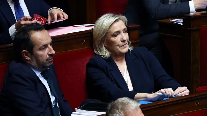 DIRECT. Marine Le Pen n'exclut pas de voter une motion de censure à l'approche de l'examen du budget