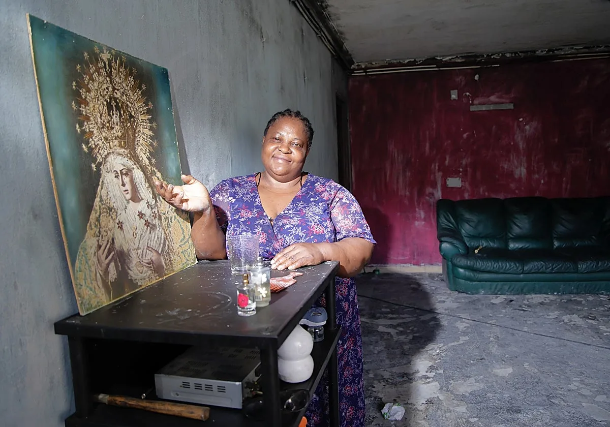 La mujer nigeriana afectada por el incendio de su casa en las Tres Mil: «Si no fuera por la Iglesia, estaría acabada»