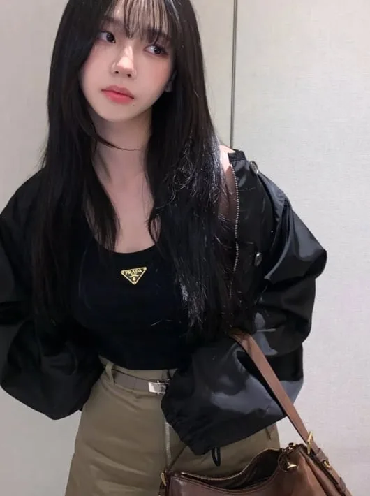카리나, 명품보다 빛나는 반칙 미모…팬들 “얼굴이 제일 화려해”