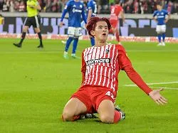 Trotz Unterzahl gegen Schalke: SC Freiburg ist neuer Tabellenführer