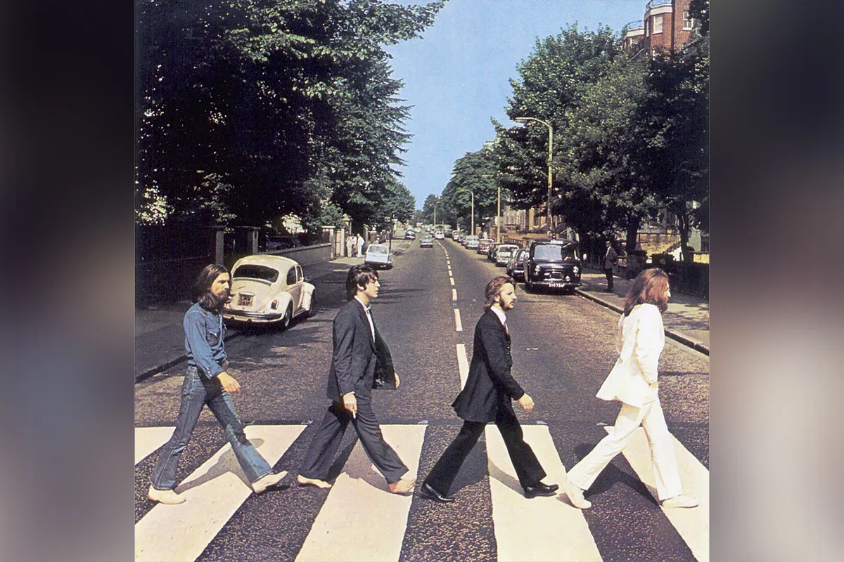 Beatles lançam gravação inédita com John Lennon e Paul McCartney; confira