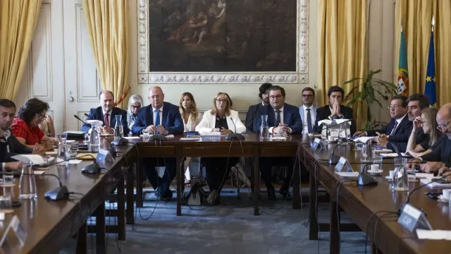 Governo afasta para já revisão do salário mínimo, mas deixa porta aberta