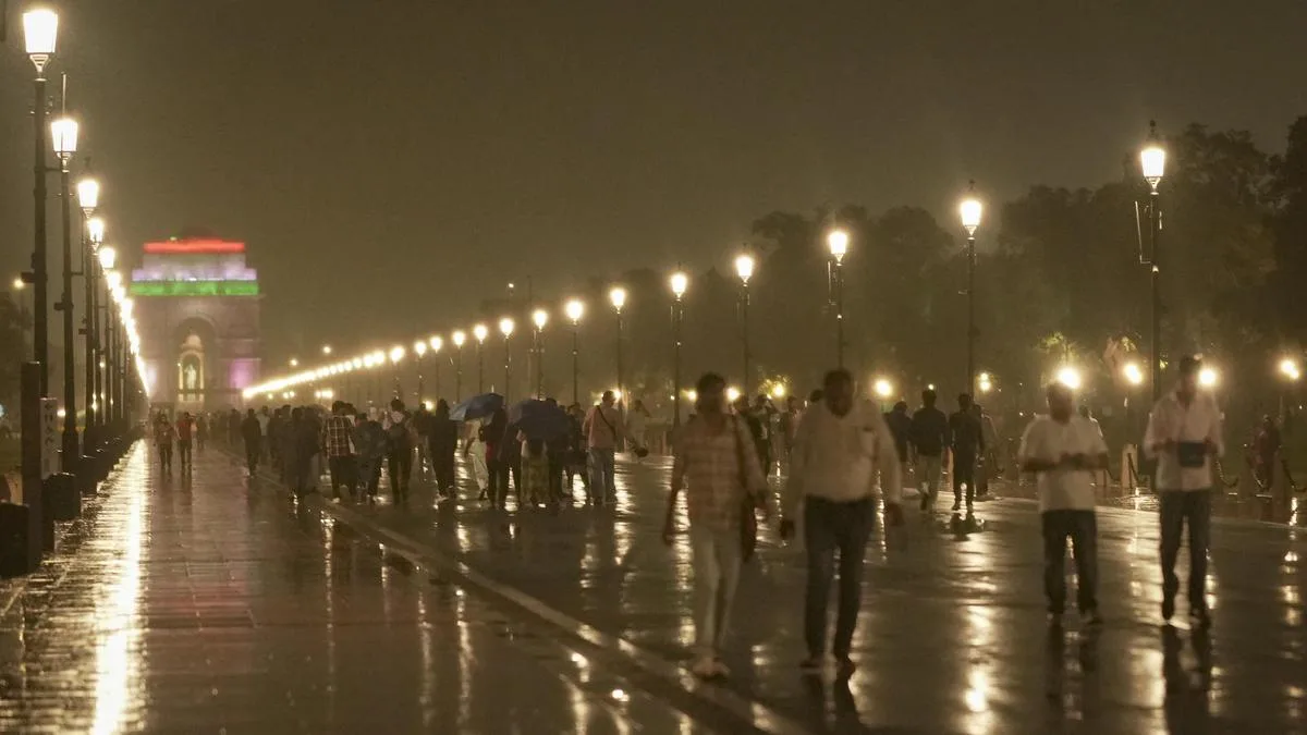 Heavy rain, thunderstorms lash Delhi; IMD issues 'red' alert
