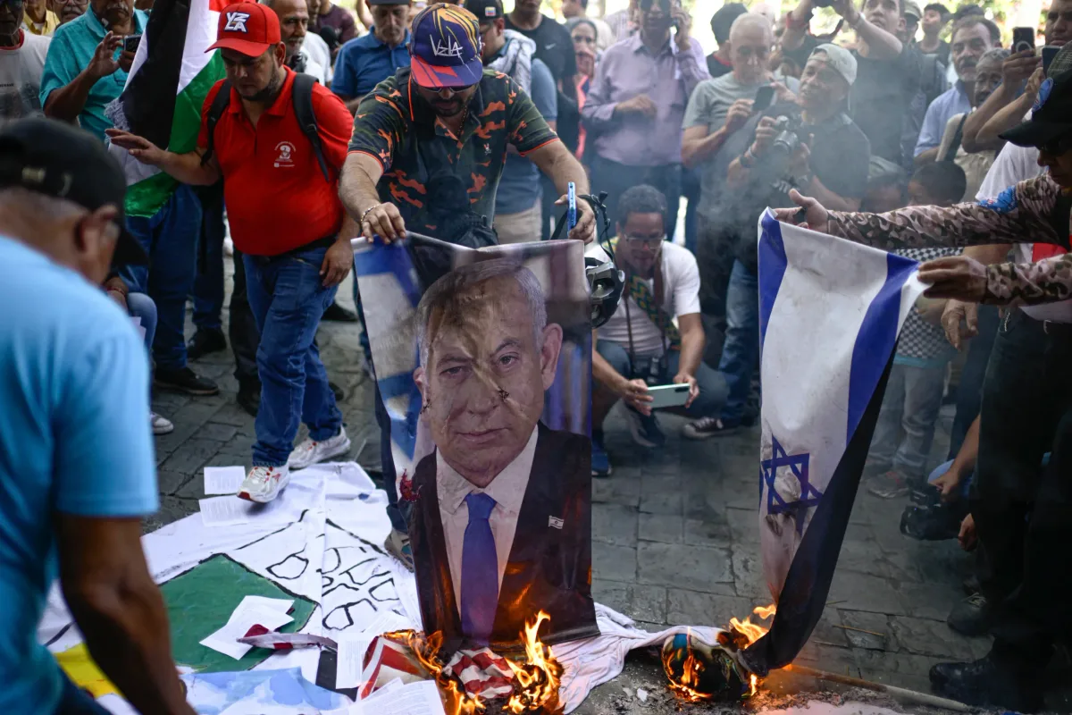 Governo interino da Venezuela anuncia retomada de serviços consulares com Israel; movimentos protestam