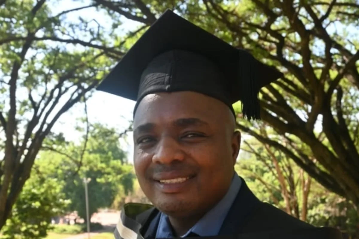 Jobless graduate cleans his way to a master’s degree