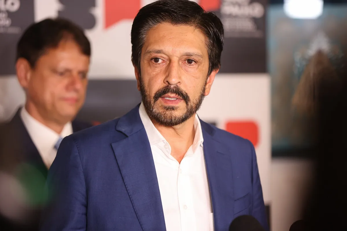 Justiça manda Nunes apagar posts que estariam exaltando Tarcísio nas redes da Prefeitura de SP