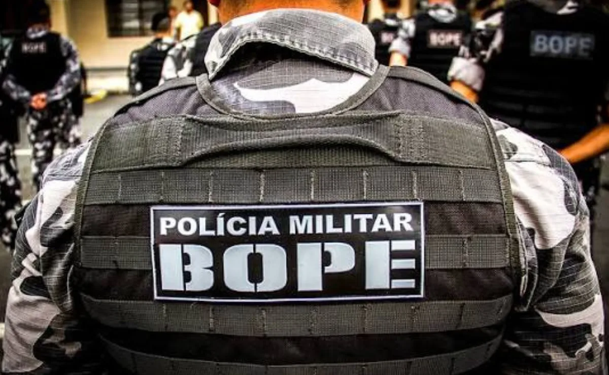 Urgente! Homem armado dispara dentro de apartamento e mobiliza operação policial; BOPE está a caminho