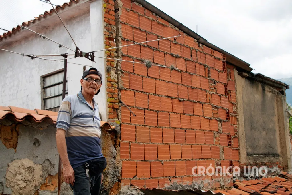 Vecinos de La Pastora piden a orden religiosa atender daños y filtraciones que amenazan su casa centenaria