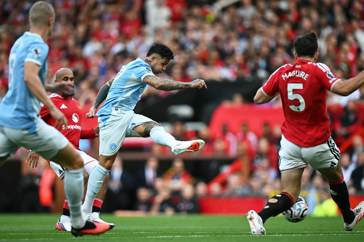 Abucheos a Enzo Fernández y Rulli, una sonrisa pícara y la patada de Foden que dejó al City con diez