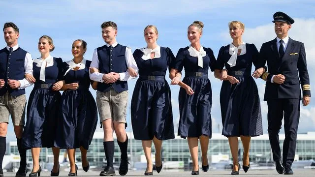 Oktoberfeststimmung im Flieger: Lufthansa-Crews fliegen zum Wiesn-Start in neuer Tracht