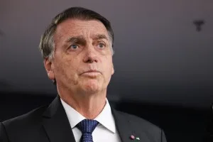 Jair Bolsonaro teve dificuldade para respirar na última semana, diz boletim